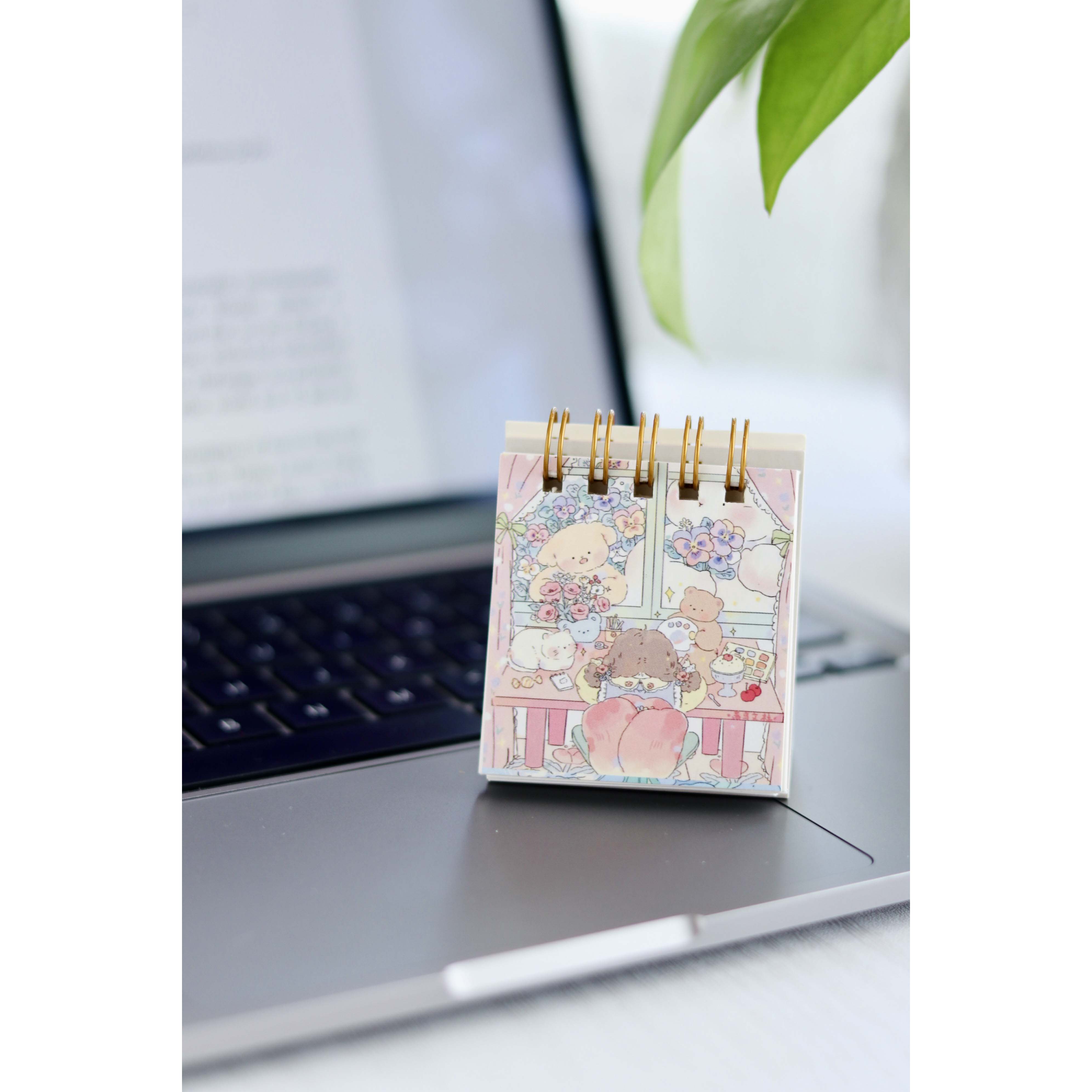 تقویم رومیزی کوچک برگ 1404 (عروسکی)