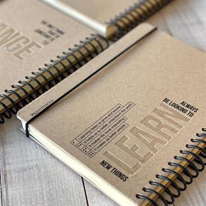 دفتر120برگ جلدسخت سیم ازبغل کش دار14*19پیل سری لایف